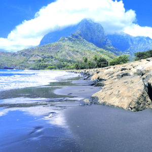 Plage de sable noir des marquises